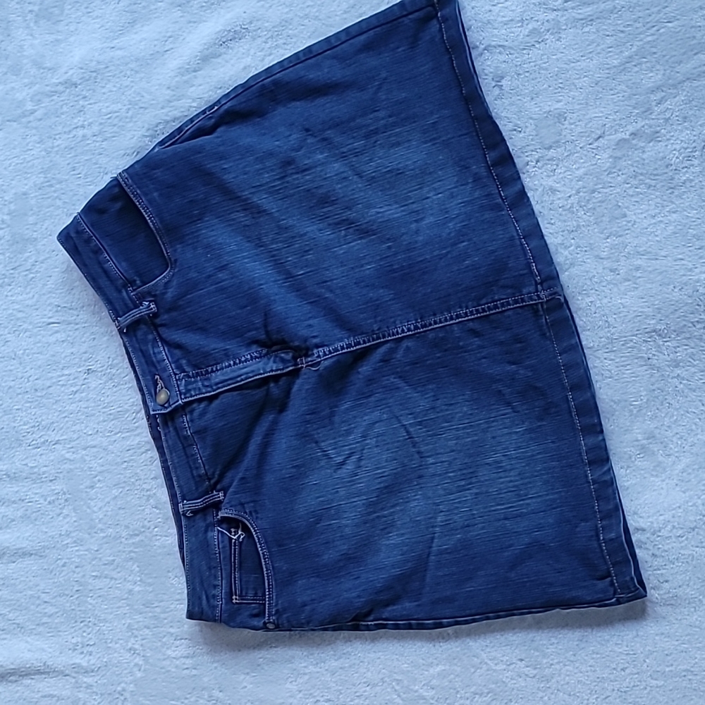 Jean Skort Size 14, Stretchy and Comfortable, Croft & Barrow, Great Condtion!